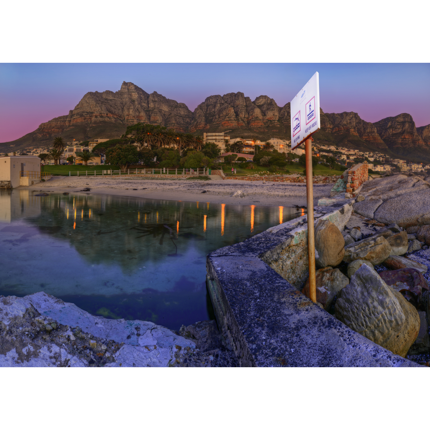 1000pc puzzle looking over camps bay from the tidal pool