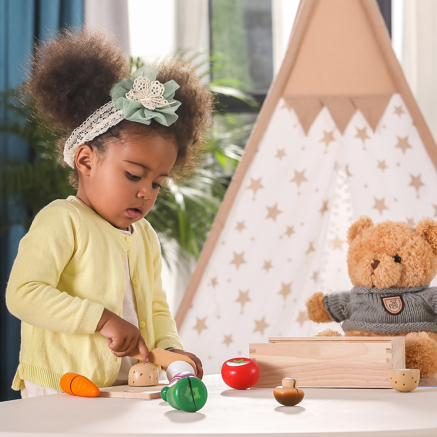 child playing with wooden cutting vegetables pieces